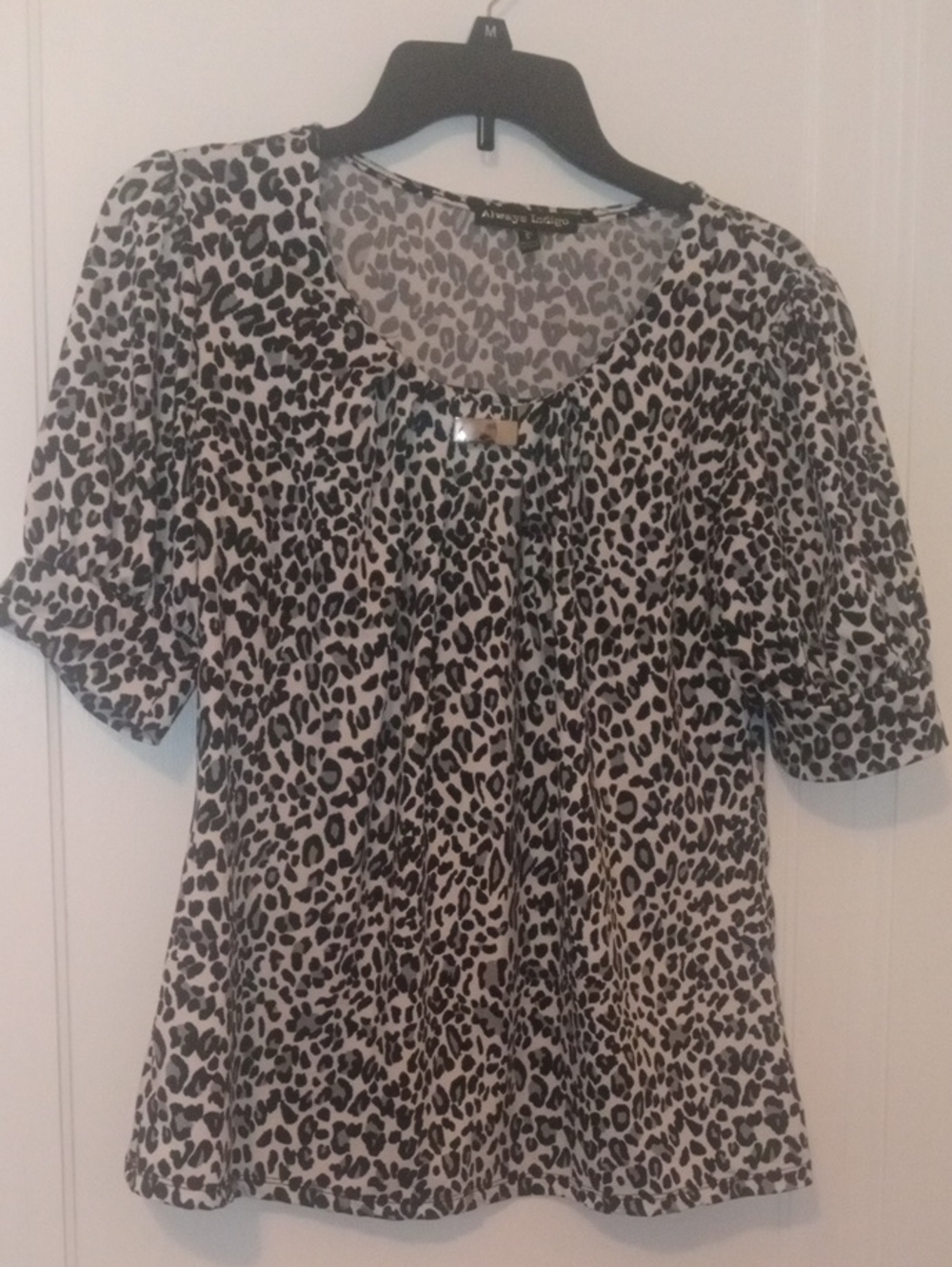 women small gray ivory black animal print short sleeve top